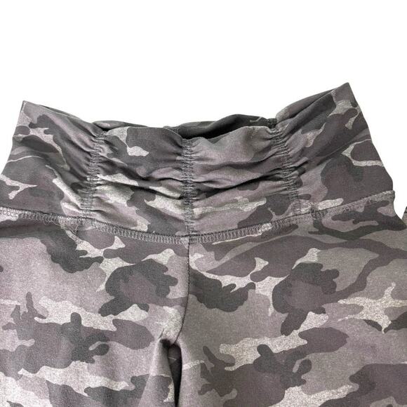 STRUT-THIS Midrise Cropped Leggings Gray Camo Print Size OS Small - Picture 4 of 7